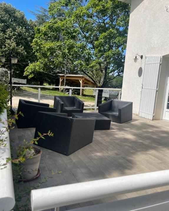 Domaine Des Peyries - Chambres Et Table D'Hotes Saint-Barthelemy-d'Agenais Ngoại thất bức ảnh